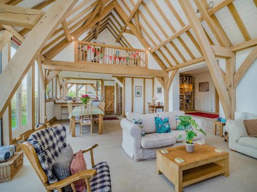 Littlebredy House | Welcoming Wylye Croft: Your Ideal Family Retreat