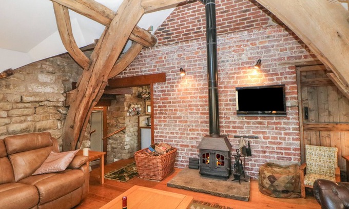 Hoylandswaine Cottage | Enchanting Wyndell Cruck Cottage in Stocksbridge Awaits