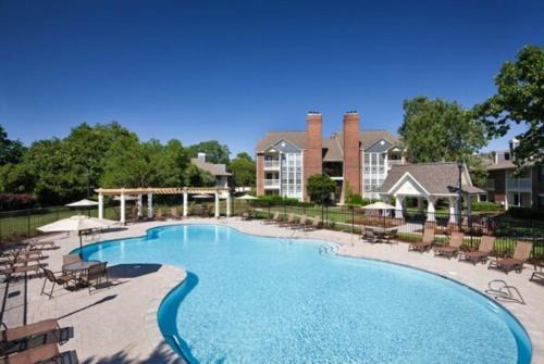 Coliseum Central Apartment | Cozy Wyndham 915: Ideal Getaway for Couples with Pool