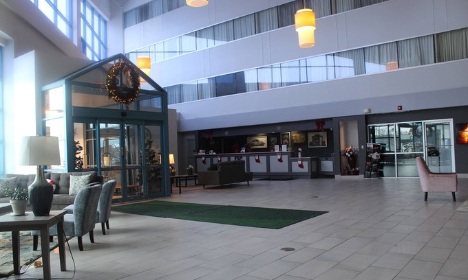 Flint Hotel | Gateway Hotel & Convention Center: Ideal for Flint Airport Stays