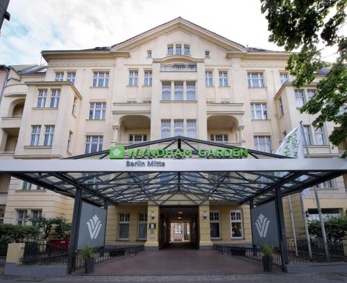 Gesundbrunnen Hotel | Pet-Friendly Wyndham Garden Berlin Mitte with Breakfast Included