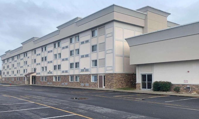 Dover Hotel | Oceanfront Escape at Wyndham Garden Dover with Hot Tub