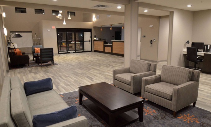 New Roads Hotel | Discover Best Western False River Hotel with Pool & Breakfast