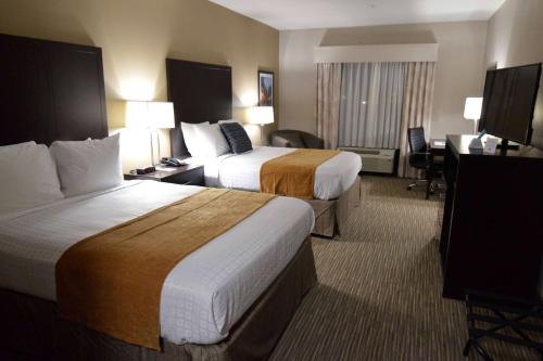 New Roads Hotel | Cozy Stay at Best Western False River Hotel with Pool & Ocean View