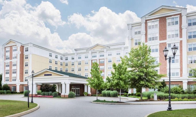Gettysburg Hotel | Discover Wyndham Gettysburg: Pet-Friendly with Pool Access