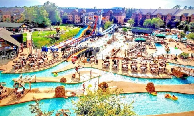 Lake Delton Condo | Wyndham Glacier Canyon: 2 Bedroom Retreat with Pool & Spa