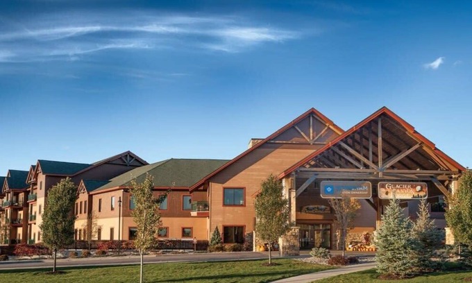 Lake Delton Condo | Wyndham Glacier Canyon: 2BR Suite with Balcony & Spa