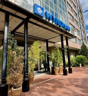 Gross Buchholz Hotel | Discover Comfort at Wyndham Hannover Atrium - Pet Friendly Stay