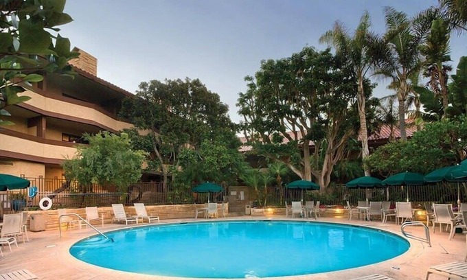 Ventura Condo | Wyndham Harbortown Point: Oceanfront 1BR Suite with Pool