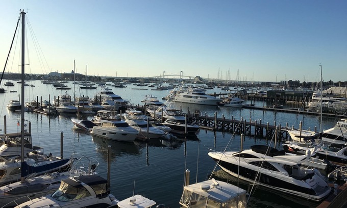 Historic Hill Resort | Seaside Escape at Wyndham Inn on the Harbor with Free Parking