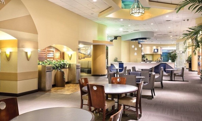 Daytona Beach Resort | Wyndham Ocean Walk: Beachfront 1 Bedroom for 4 Guests