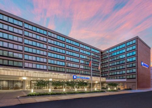 Center City East Hotel | Explore Wyndham Philadelphia-Historic District with Pool Access