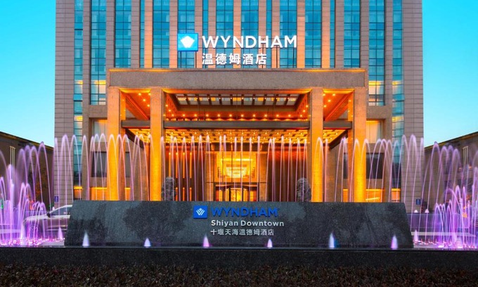Maojian Qu Hotel | Top-Rated Wyndham Shiyan Downtown with Pool & Breakfast