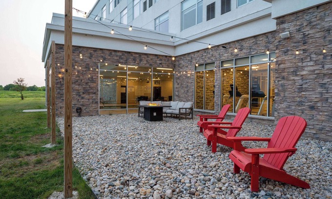 Westfield Hotel | Inviting Wyndham Westfield: Family-Friendly with Pool & Dining
