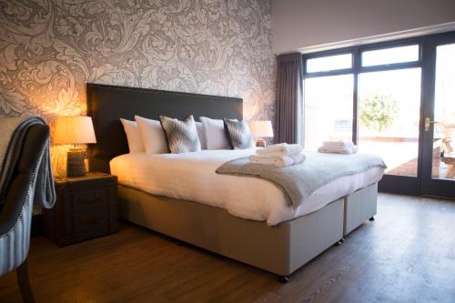 Ruabon Hotel | Wynnstay Arms: Pet-Friendly Haven in Ruabon, Wrexham