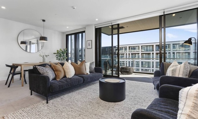 Auckland Central Business District Apartment | Wynyard Living, Large Balcony and Parking