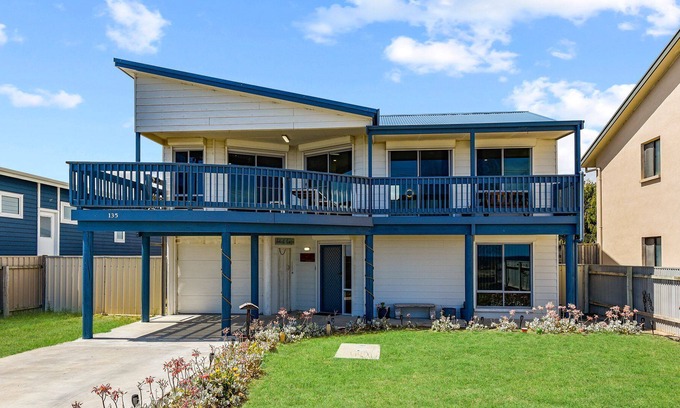 Lacepede House | Wyomi Waves - Unmatched Views with Pet-Friendly Perks