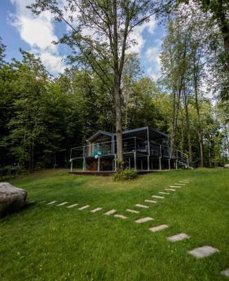 gmina Prostki House | Indulge at Wyspa Ciernie: Lakeside Retreat with Spa & Hot Tub