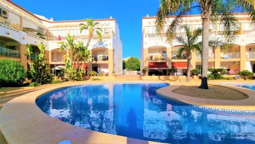 Platja de l'Arenal Apartment | Discover Xàbiamar: Oceanfront Retreat with Pool & Dining