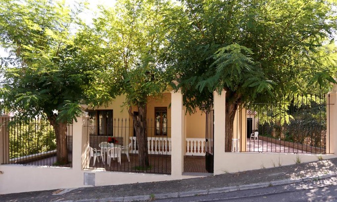 Fuente en Segures Ski Chalet | Experience XALET de MUNTANYA: Pet-Friendly Retreat with Spa
