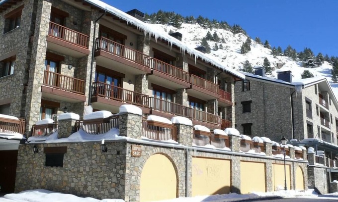 El Tarter Apartment | Spacious Family Apartment with Terrace and Pool Amenities