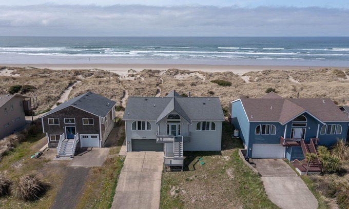 Bayshore House | Beachfront Xanadune: Guest Rated 9.8 with Direct Access