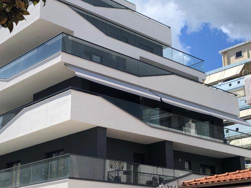 Xanthi Apartment | Top-Rated XanthiBnB3: Family-Friendly 4-Star Retreat