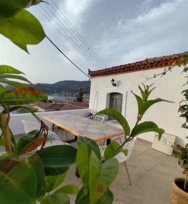 Poros Apartment | Top-Rated Xasteria Apartment: Pet & Child Friendly Retreat