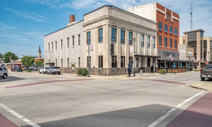Effingham Apartment | Discover XCHNG 3 Apartments Downtown: Family & Pet Friendly