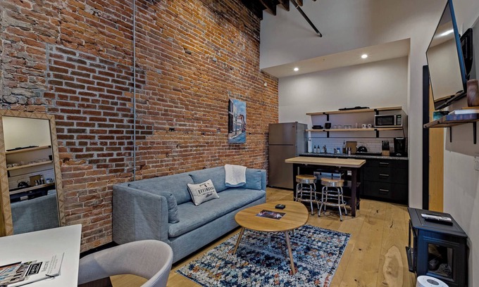 Effingham Apartment | Pet-Friendly XCHNG Studio: Ideal Downtown Getaway