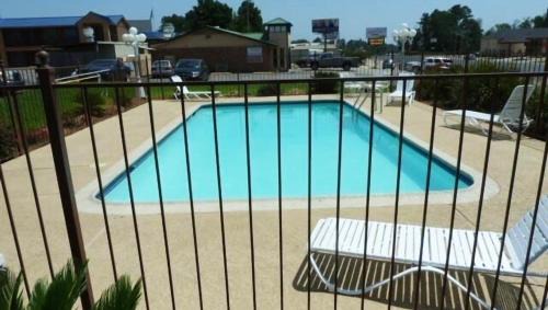 Center Hotel | Cozy Xecutive Inn and Suites: Pet Friendly with Ocean View