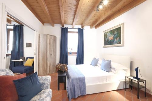 Peschiera del Garda City Centre Apartment | Discover Xenia19: Family-Friendly Stay in Historic Center