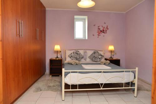 Vlachiana House | Discover Xenios Dias: Oceanfront Escape with Top Reviews