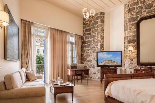 Nafplio Hotel | Discover Xenon Inn: Top-Rated Stay with Hot Tub & Breakfast