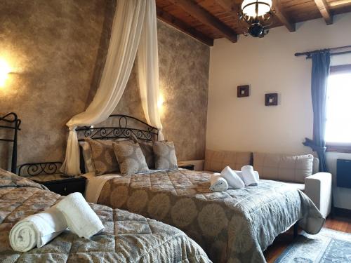 Raftis House | Discover Xenonas Orizontes: Family-Friendly with Hot Tub