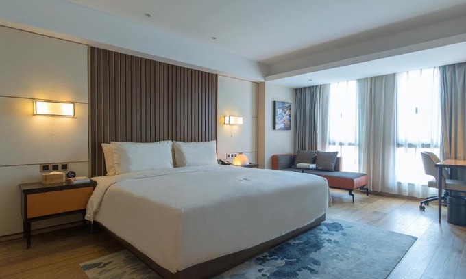 Zhonglou Shangquan Hotel | Experience Comfort at Xi'an Bell Tower Atour S Wu Hotel