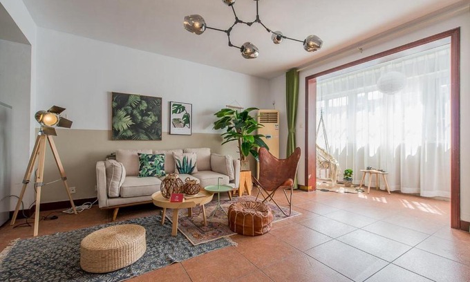 Zhonglou Shangquan Apartment | Convenient Stay Near Longshouyuan Subway Station in Xi’an