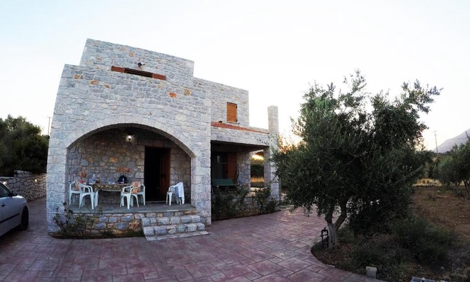 Xifias House | Exceptional Xifias Stonehouse: Family-Friendly Retreat