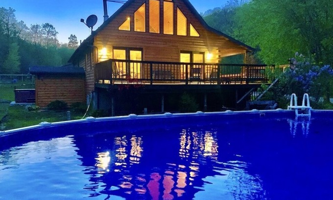 Lansing Cabin | XL Cabin with Pool & Hot Tub Jacuzzi