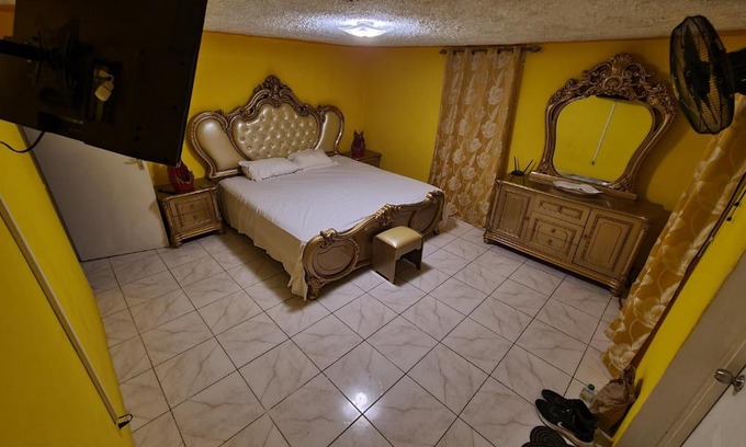 Epworth Apartment | Budget-Friendly Xpress Vacations Lifestyle with Hot Tub & Kitchen