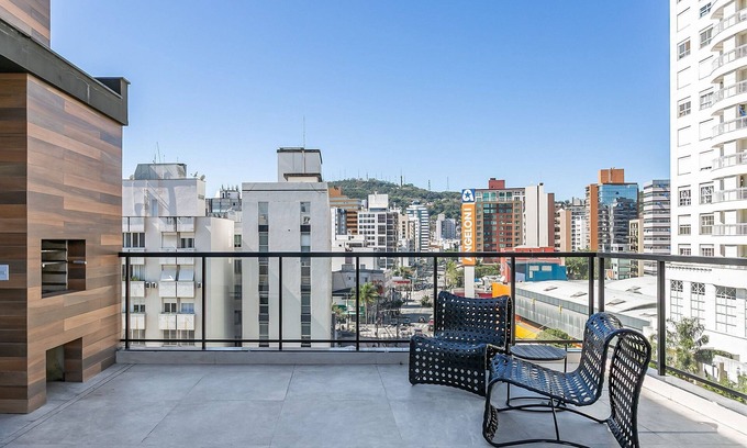 Centro Apartment | Pet-Friendly Escape at Xtay Soho Florianópolis