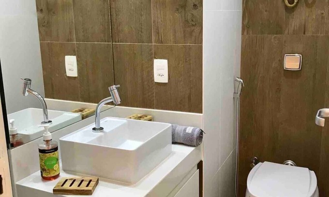 Copacabana Apartment | Relaxing Oceanfront Retreat with Spa & Kitchen Amenities