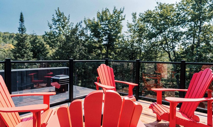 La Conception Ski Chalet | Experience Comfort at Le Yéti de Tremblant with Spa & Hot Tub