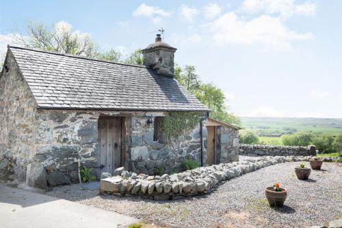 Llanbedr House | Guest Rated: Y Becws - 4-Star Comfort Awaits You