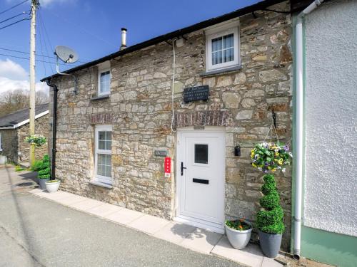 Talgarreg House | Discover Y Bwthyn: 4-Star Pet-Friendly Retreat