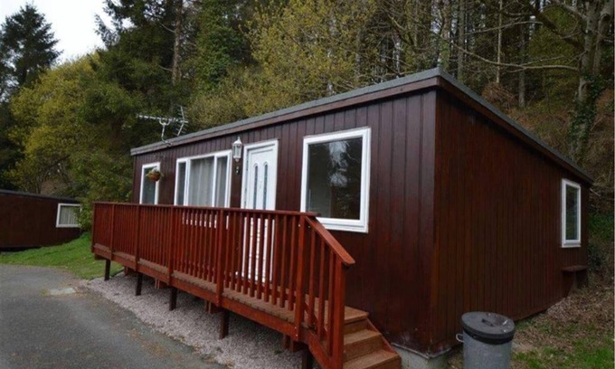 Aberdovey Ski Chalet | Inviting Y Bwthyn Plas Panteidal: Oceanfront & Pet Friendly