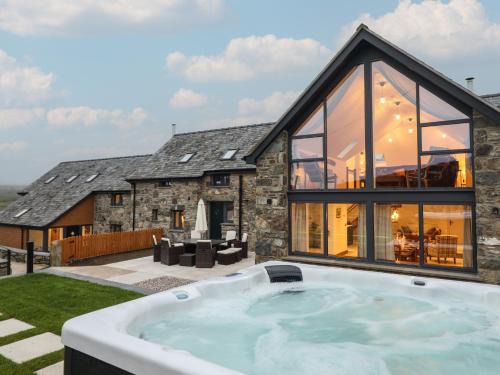 Cwmtirmynach House | Y Côr