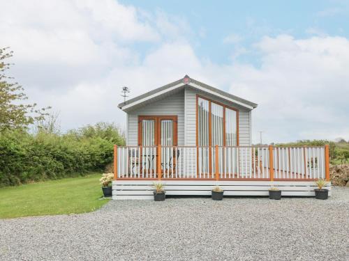 Llanfairpwllgwyngyll House | Family-Friendly Retreat at Y Caban - 4 Star Comfort