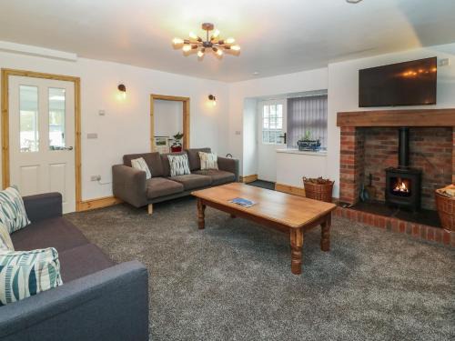 Cwmtirmynach House | Discover Y Cigydd: A 4-Star Pet & Child-Friendly Retreat
