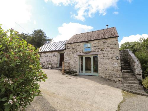 Felindre Farchog House | Discover Y Felin at Coed Cadw: Pet-Friendly Retreat